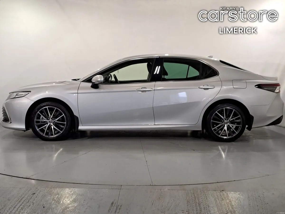 Toyota Camry 2.5 Hybrid Platinum Edition - Image 6