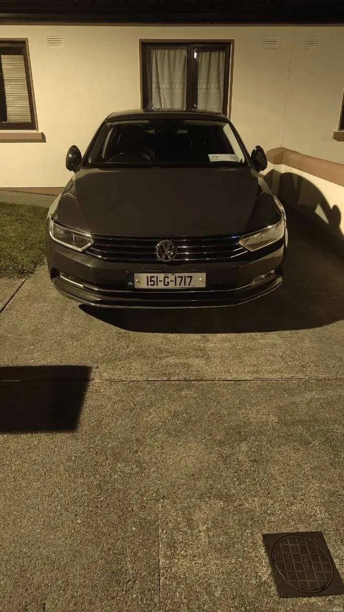 2015 Volkswagen Passat Highline - Image 2