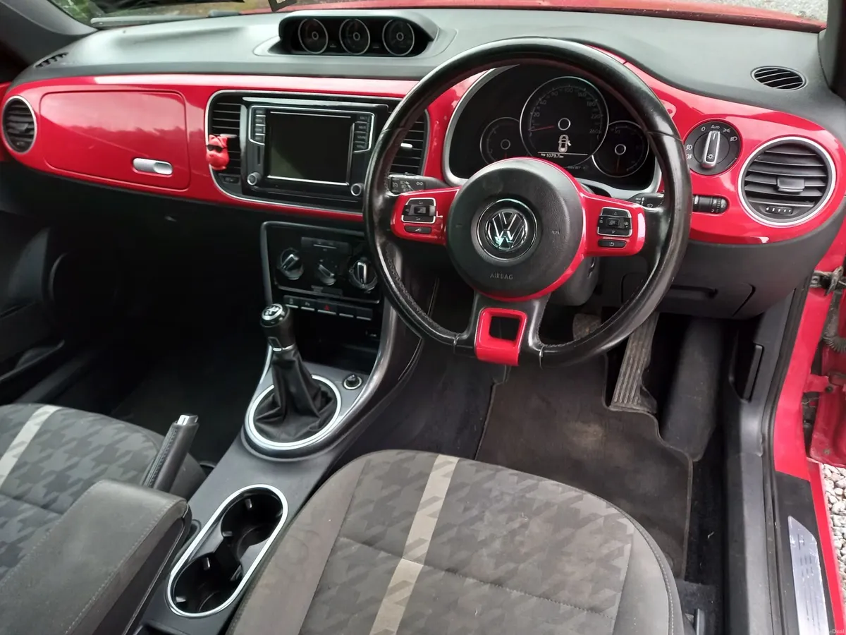 Volkswagen Beetle 2017 - Image 2