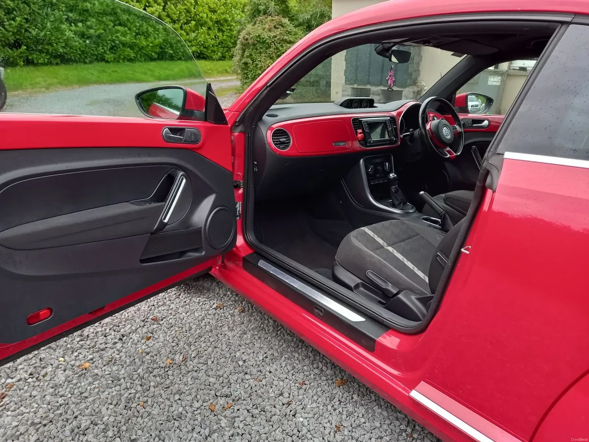 Volkswagen Beetle 2017 - Image 6