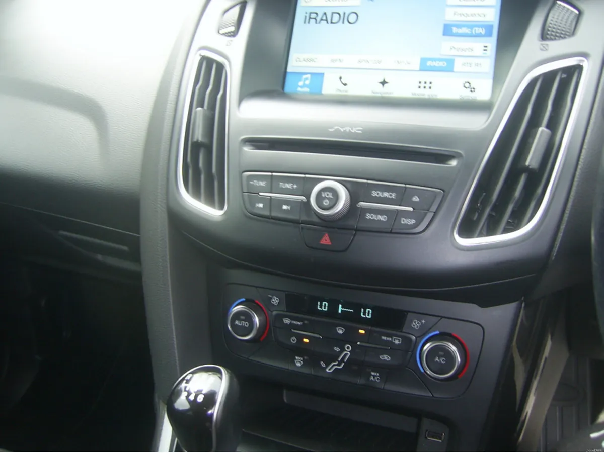 Ford Focus TITANIUM 1.5 TD 95PS 6SPEED 4DR - Image 5