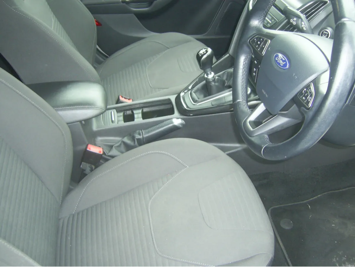 Ford Focus TITANIUM 1.5 TD 95PS 6SPEED 4DR - Image 6