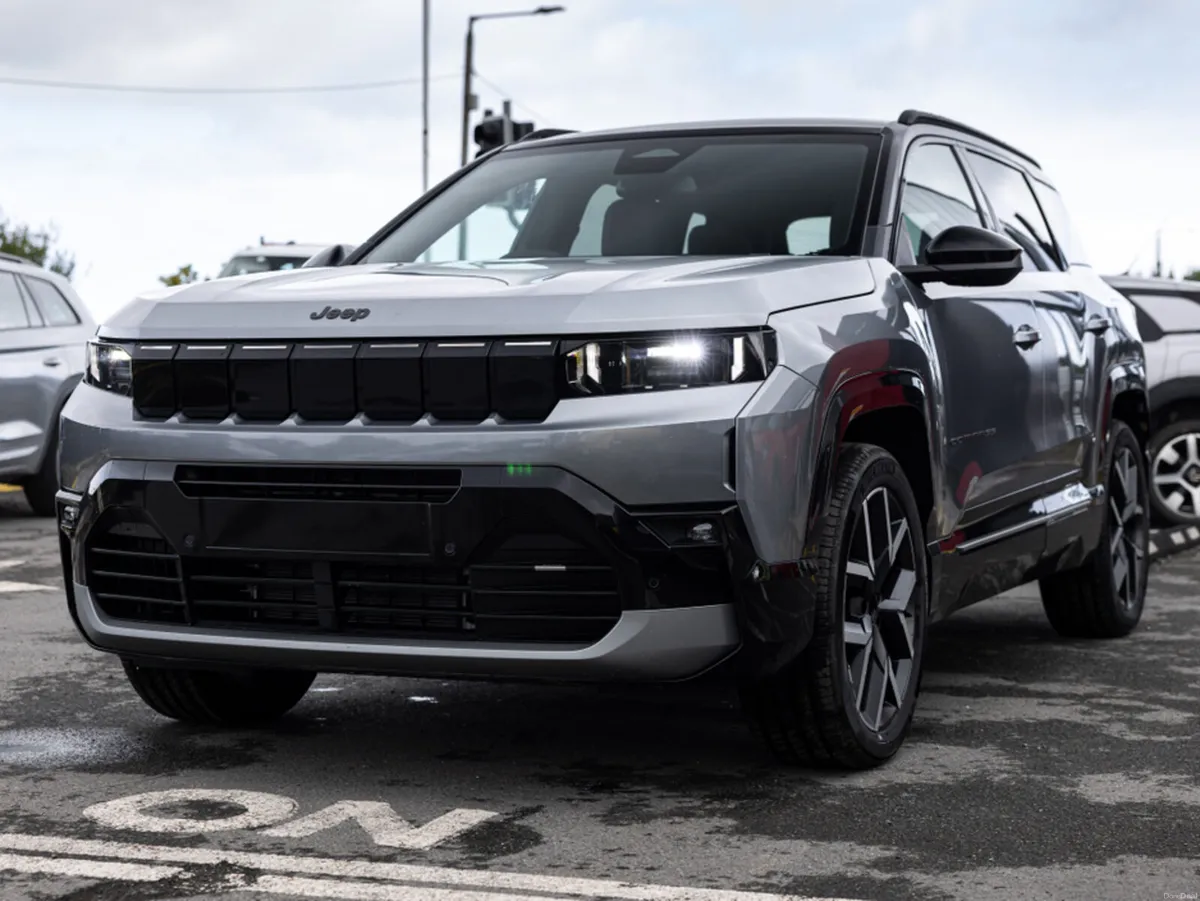 Jeep Compass Summit Plug in Hybrid - Image 3