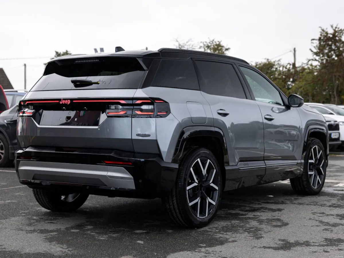 Jeep Compass Summit Plug in Hybrid - Image 4