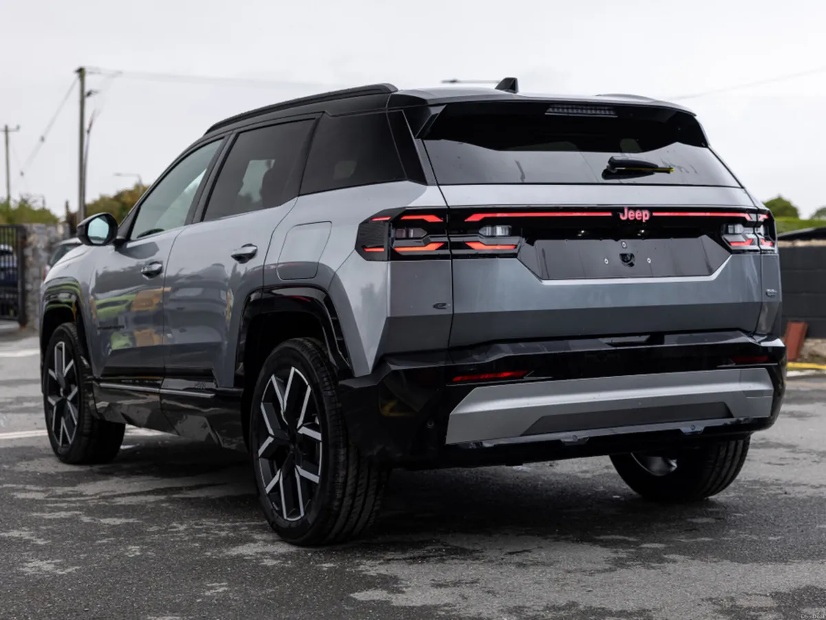 Jeep Compass Summit Plug in Hybrid - Image 6
