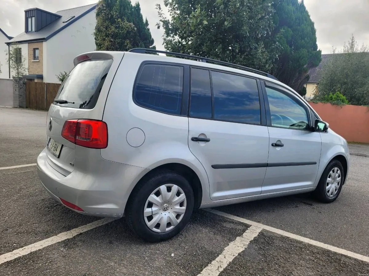 CLEAN 2011 VW TOURAN 1.6 TDI 7 SEATER. - Image 2