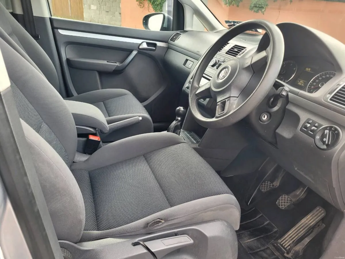 CLEAN 2011 VW TOURAN 1.6 TDI 7 SEATER. - Image 5