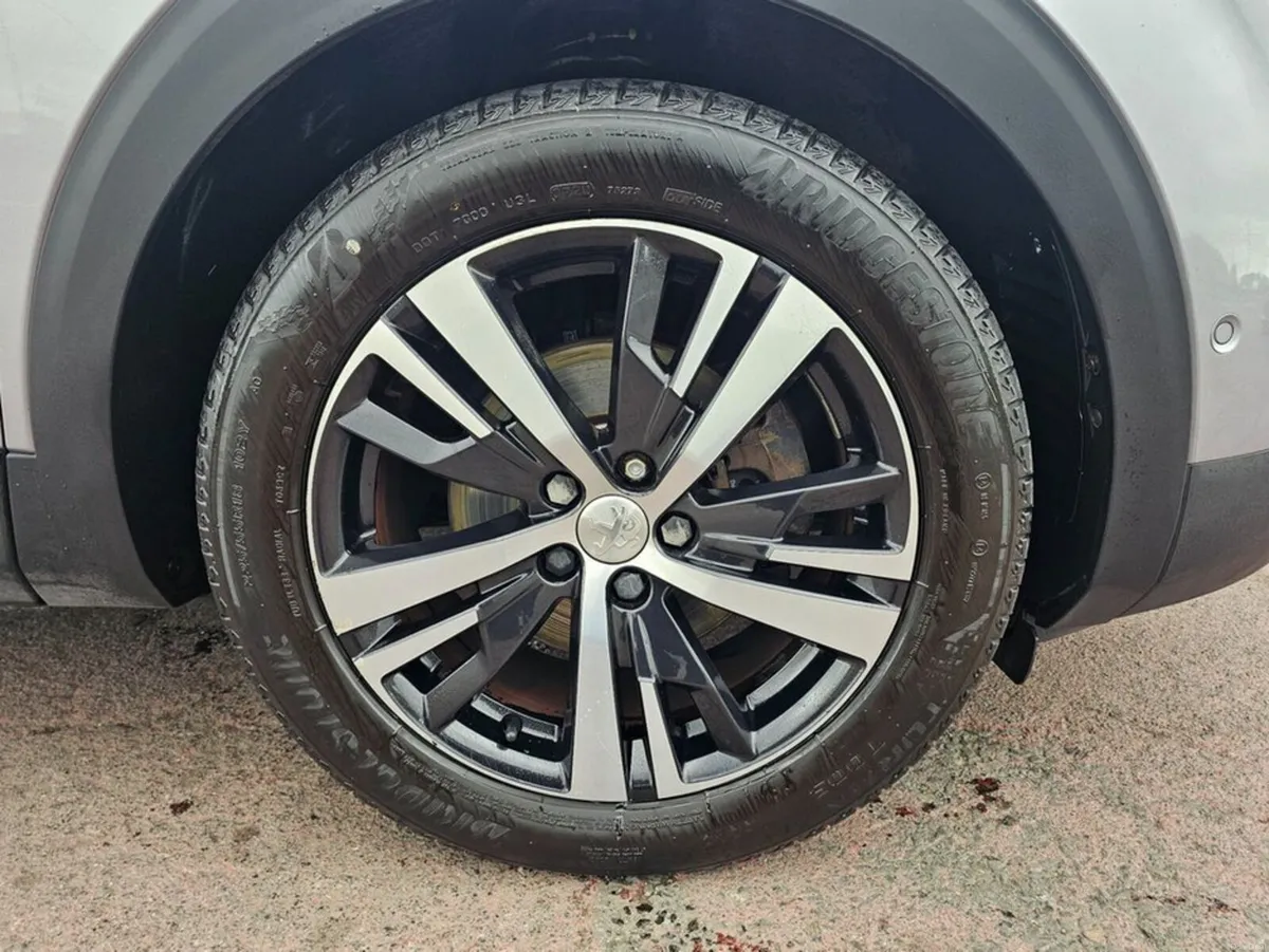 Peugeot 5008 1.2 PETROL, ALLURE MODEL, FULL SERVIC - Image 5