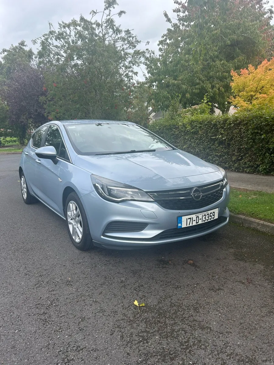 2017 Opel Astra - Image 1