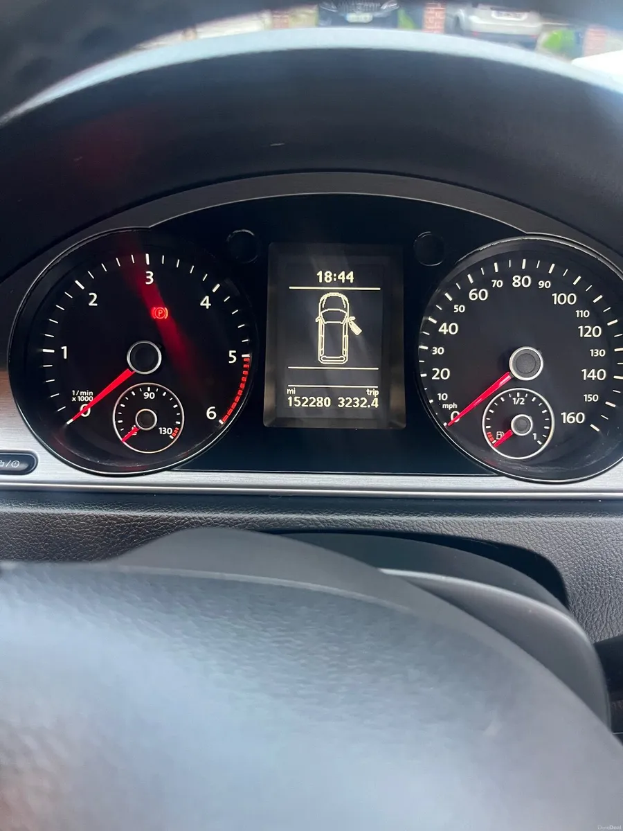 2014 Volkswagen Passat 2.0 TDI Executive BMT Estat - Image 3