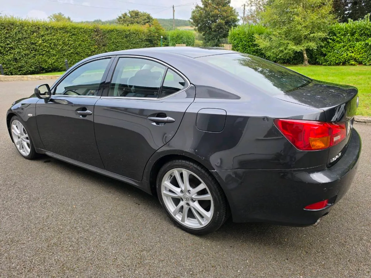 Lexus is250 Sport manual - Image 3