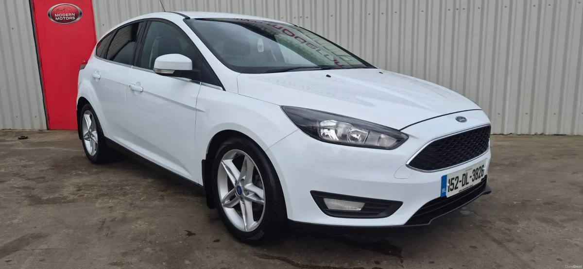 Ford Focus zetec app pack 1.0 eco 100bhp low miles - Image 3