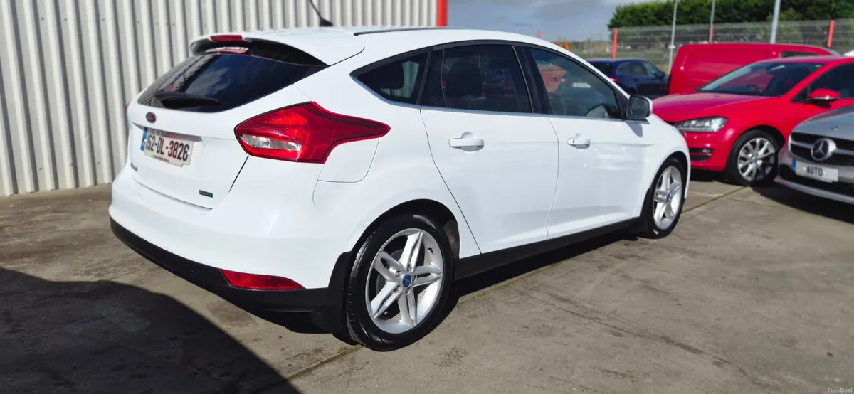Ford Focus zetec app pack 1.0 eco 100bhp low miles - Image 4