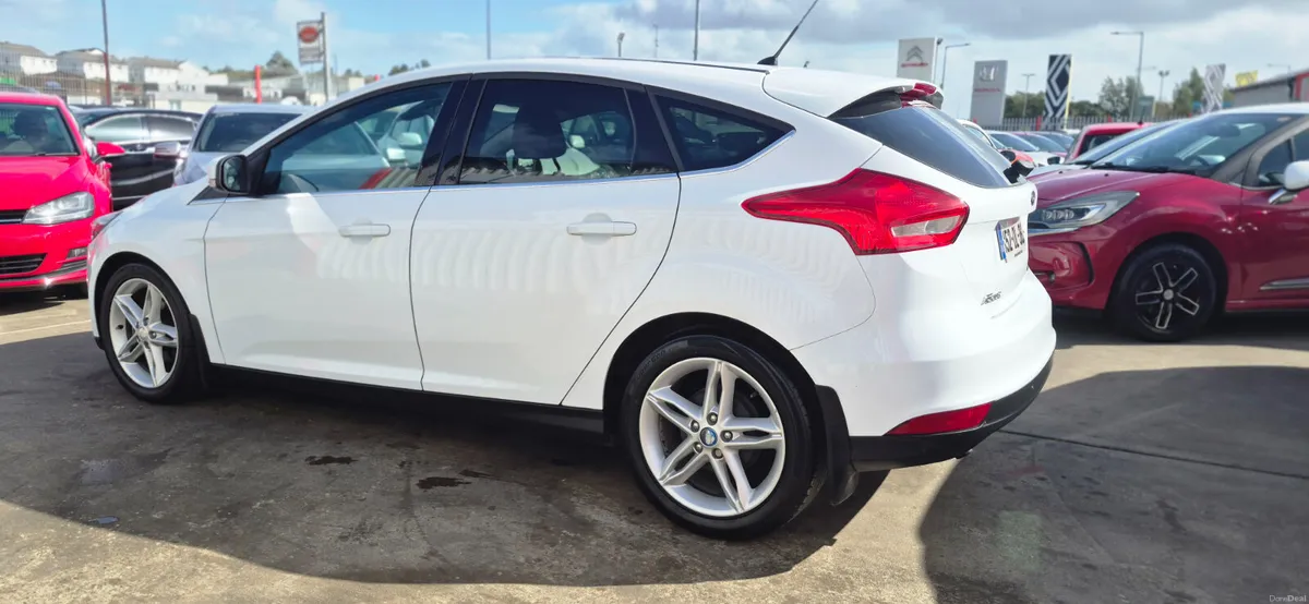 Ford Focus zetec app pack 1.0 eco 100bhp low miles - Image 5