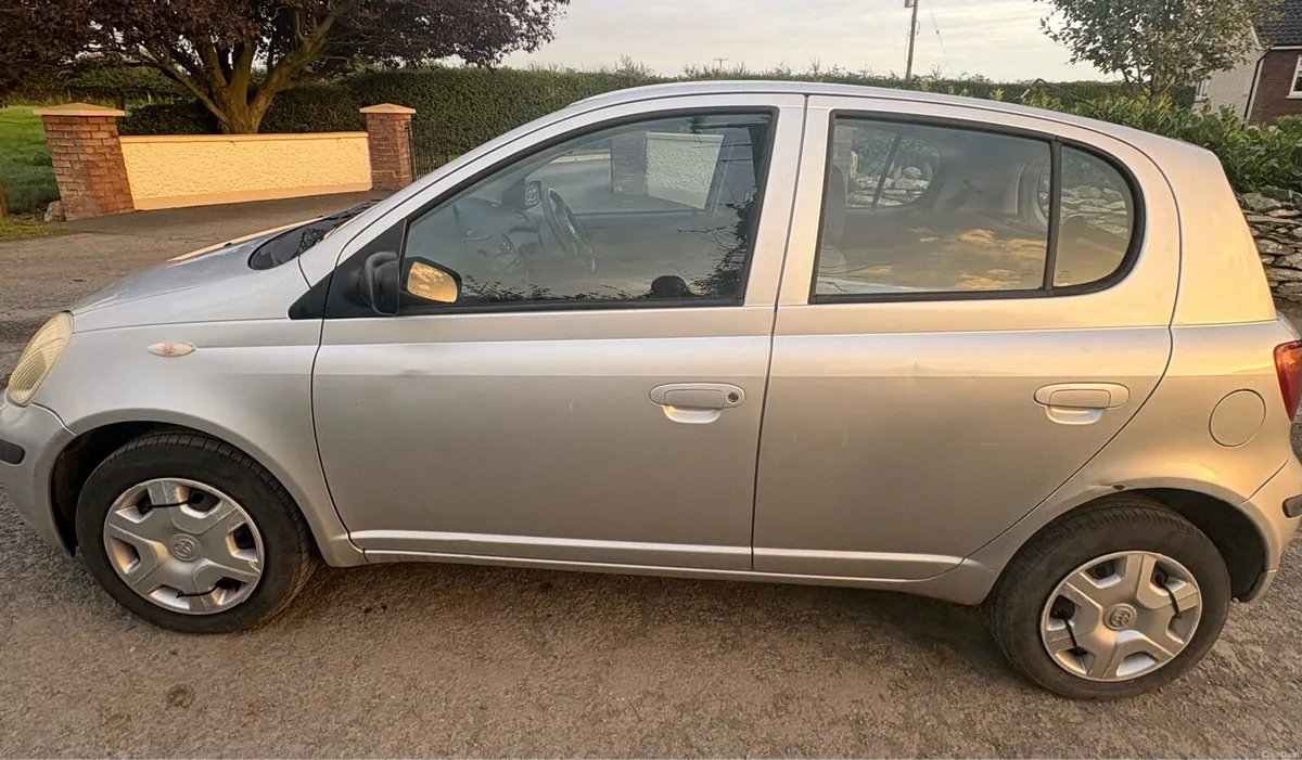 04 Toyota Yaris - Image 3