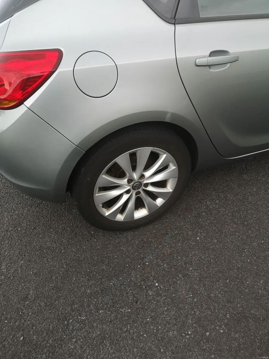 Vauxhall Astra 2011 - Image 2