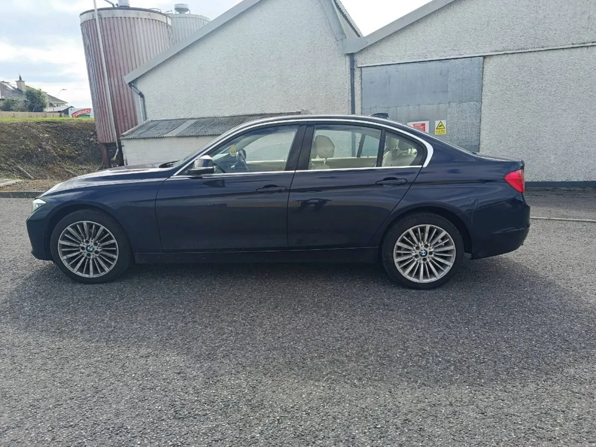 BMW 3-Series 2012 318d - Image 2