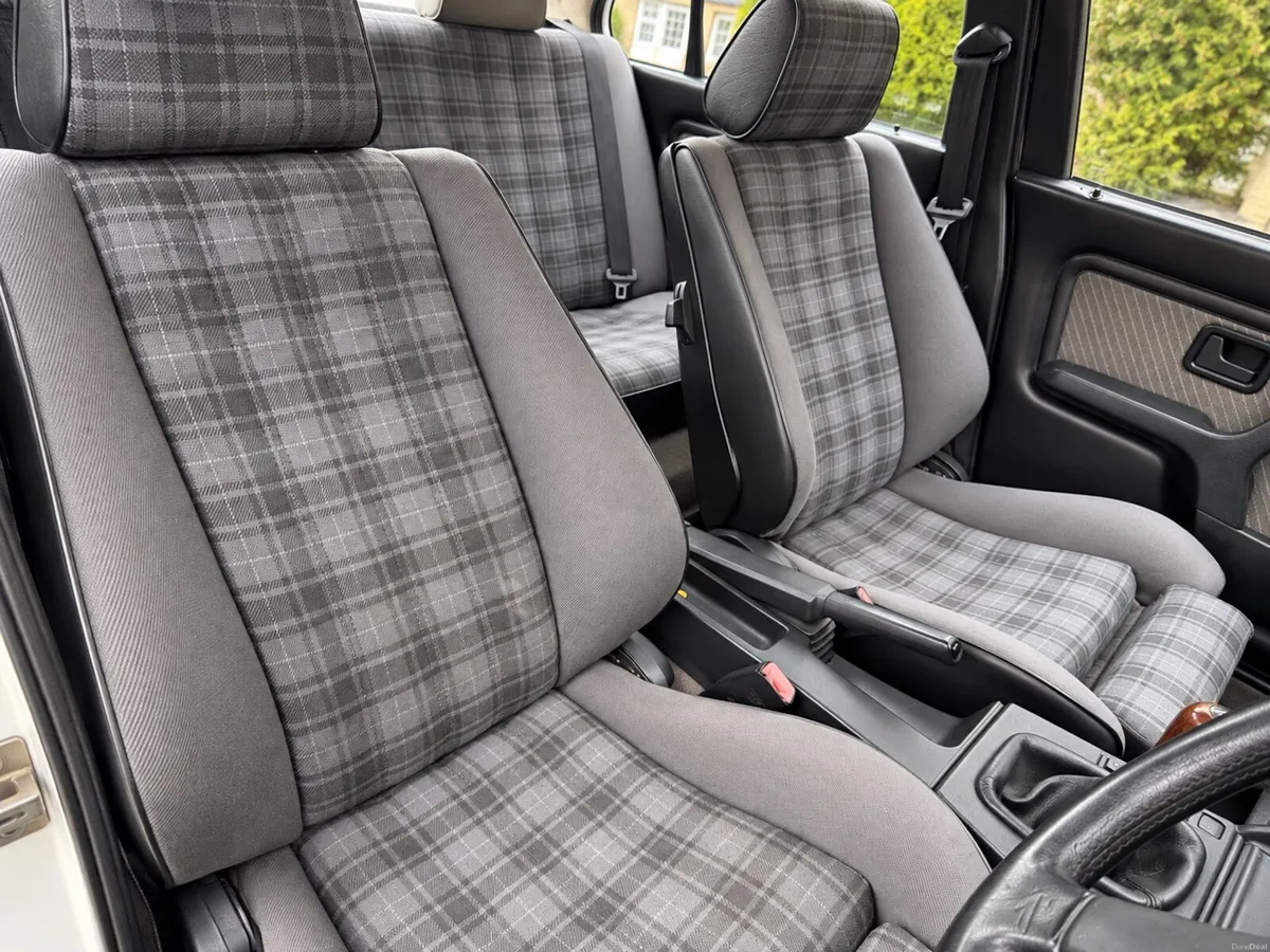 1990 BMW E30 320i Saloon 2.5 Conversion QUICK SALE - Image 6
