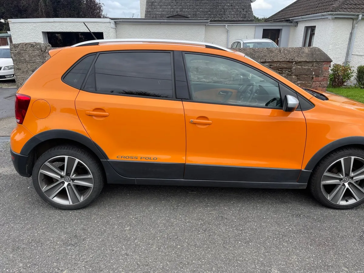 Volkswagen Polo Cross Automatic - Image 3