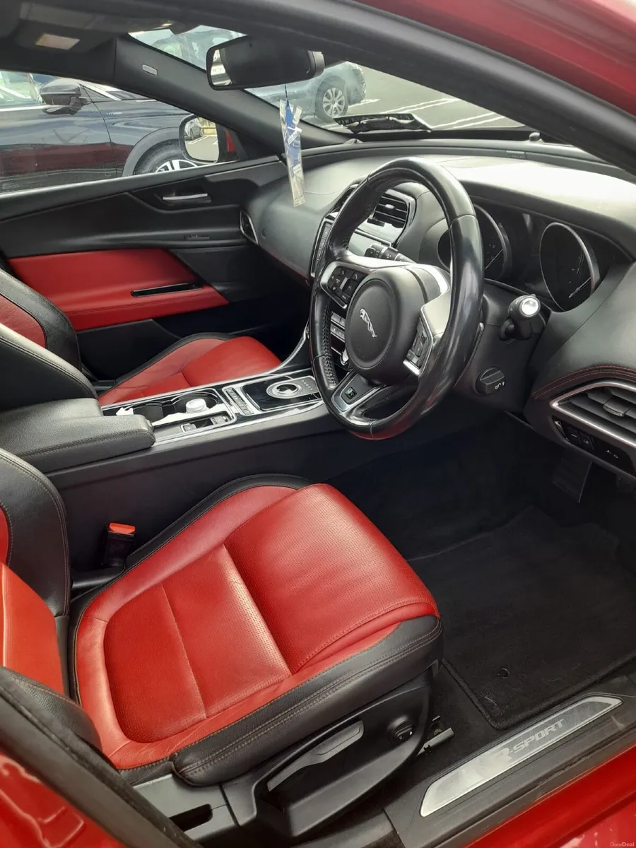 Jaguar XE 2016 - Image 2