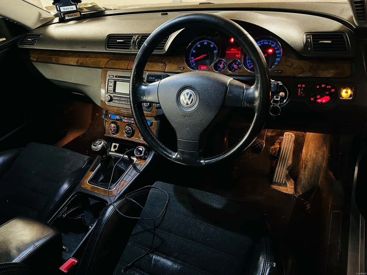 Volkswagen Passat 1.6 Petrol - Image 6