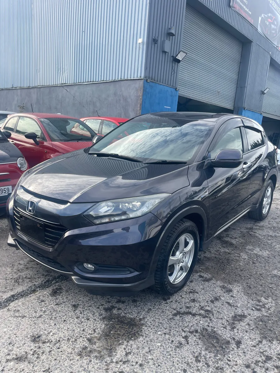 2015 Honda vezel hybrid automatic - Image 4