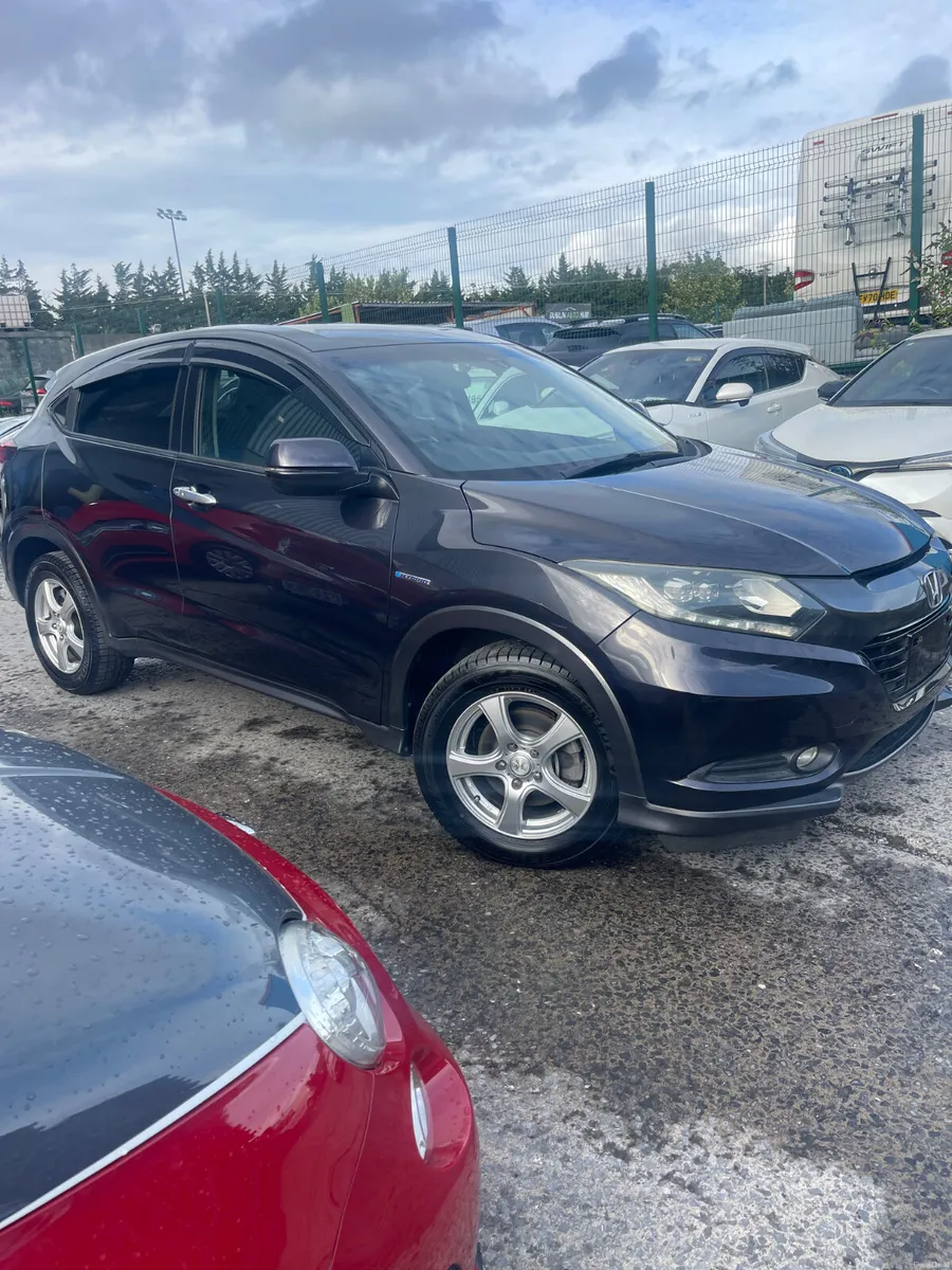 2015 Honda vezel hybrid automatic - Image 2