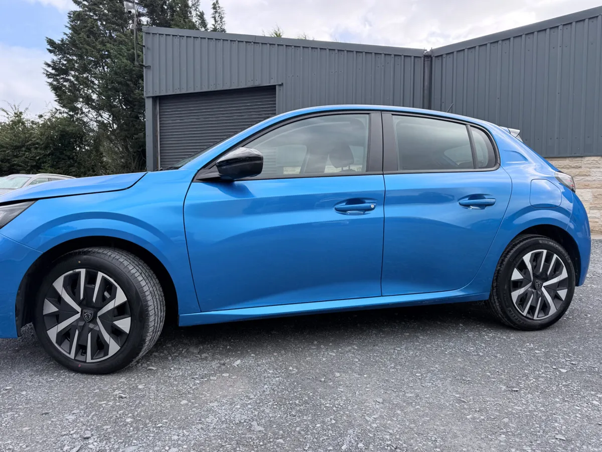 Peugeot 208 242’ Active VERTIGO BLUE/LOW MILEAGE - Image 5