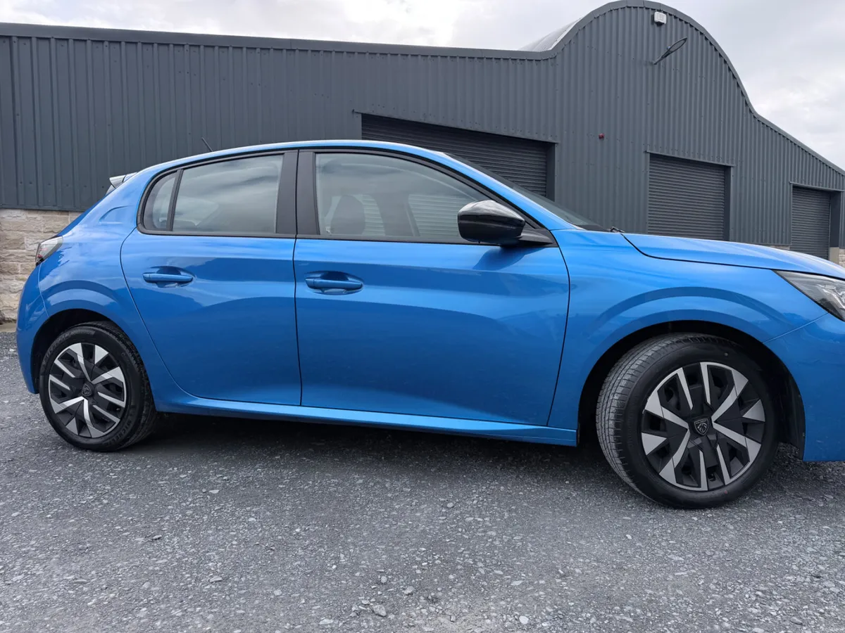 Peugeot 208 242’ Active VERTIGO BLUE/LOW MILEAGE - Image 6