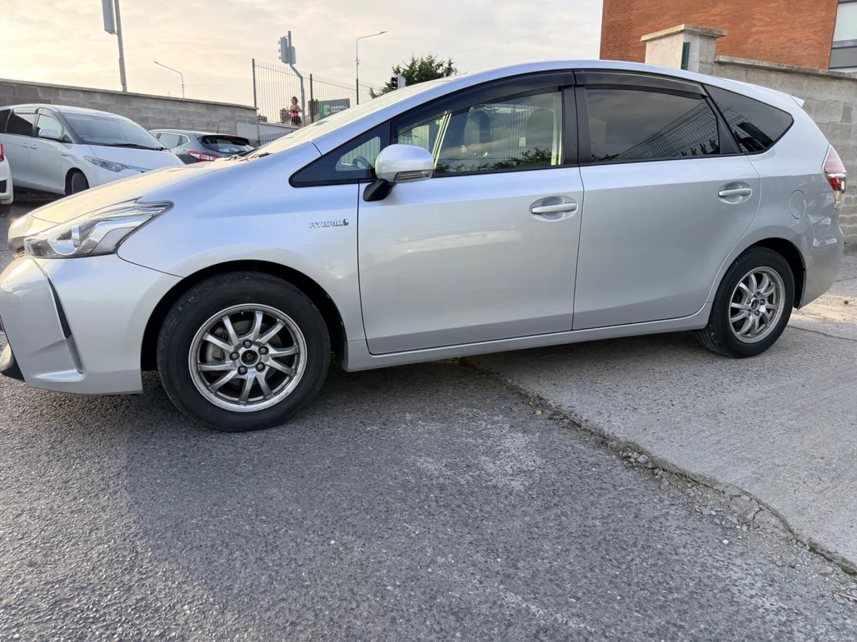 Toyota Prius 2017 *LOW MILE* HIGH SPEC - Image 3