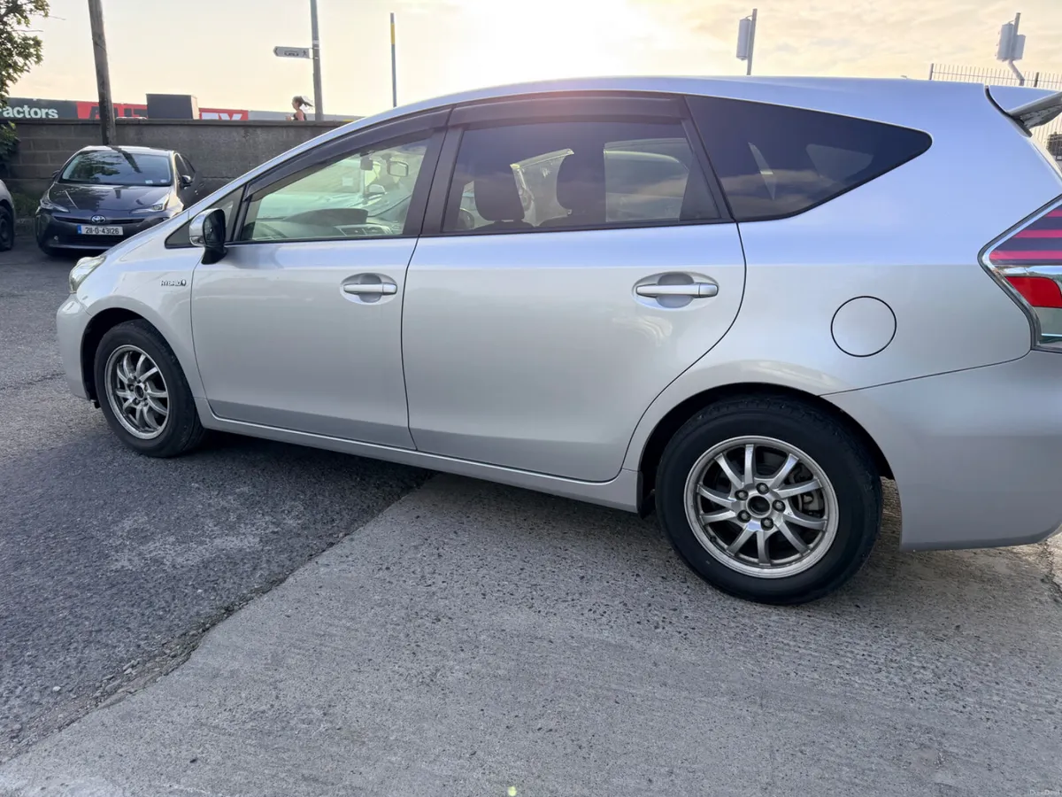 Toyota Prius 2017 *LOW MILE* HIGH SPEC - Image 6