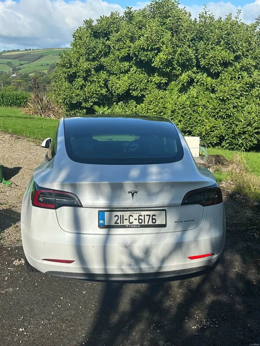 Tesla Model 3 Long Range AWD — White - Image 4