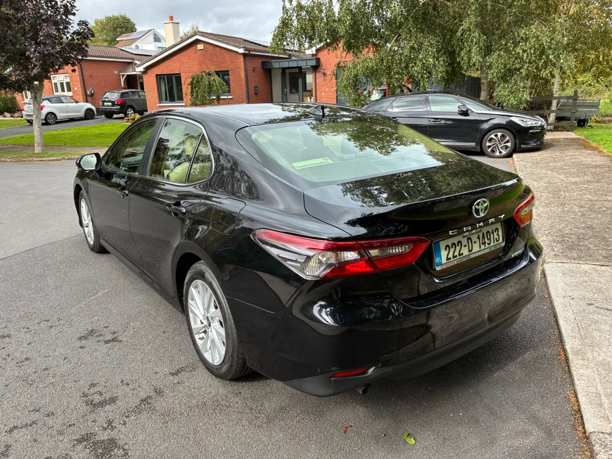 Toyota Camry 2.5 Hybrid - low kms - Image 5