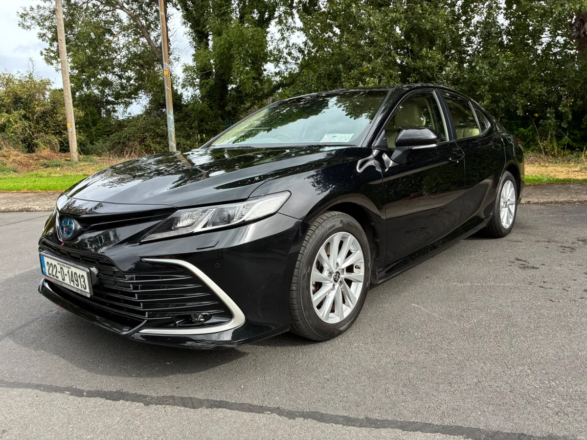 Toyota Camry 2.5 Hybrid - low kms - Image 3