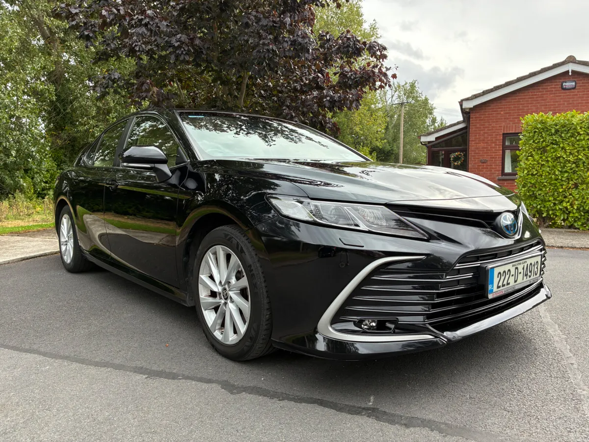 Toyota Camry 2.5 Hybrid - low kms - Image 1