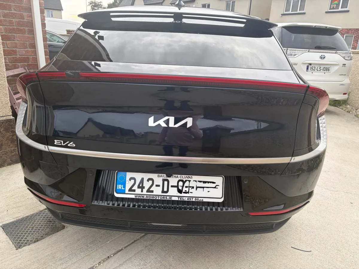 2024 242 Kia EV6 long range taxi ready - Image 6