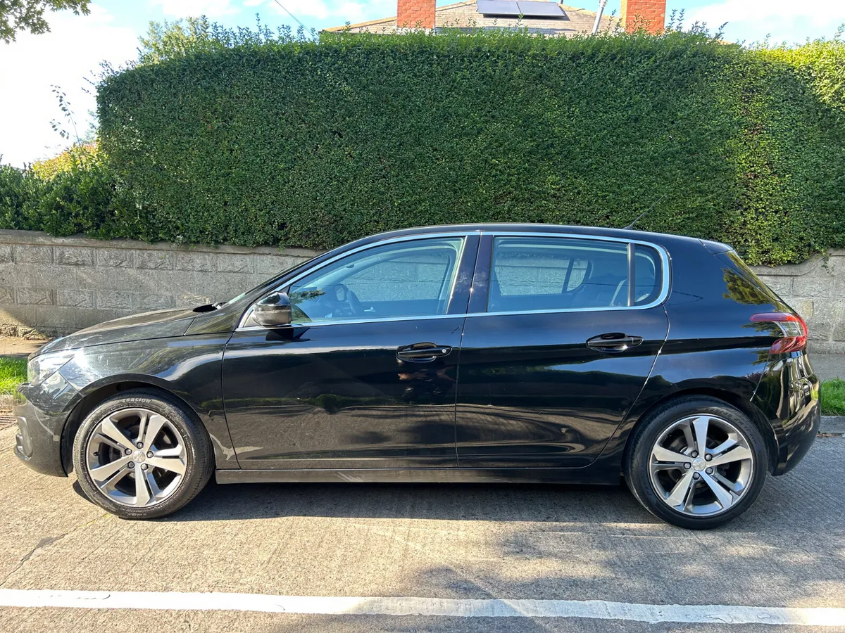 2017 PEUGEOT 308 ALLURE 1.2 PANORAMIC ROOF - Image 4