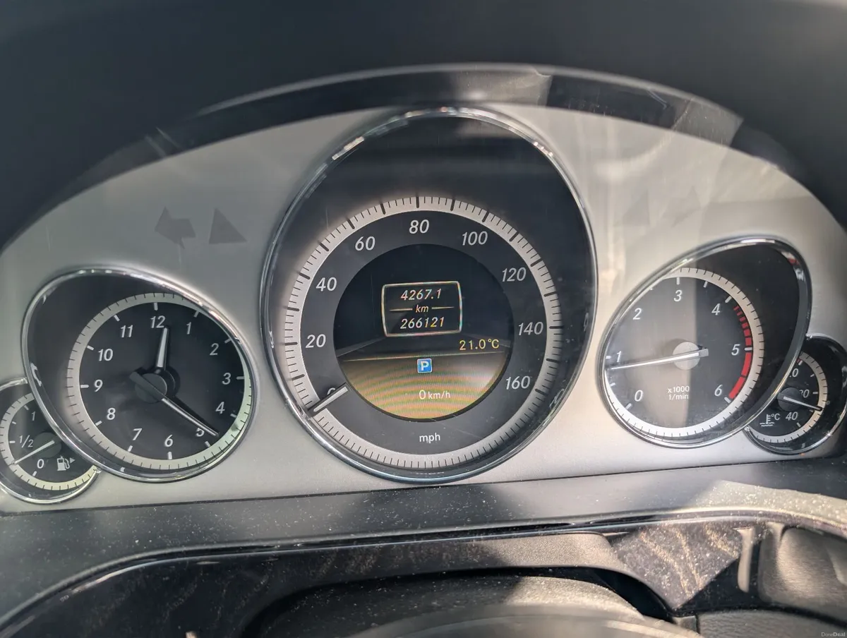 Mercedes-Benz E-Class 2013 - Image 6