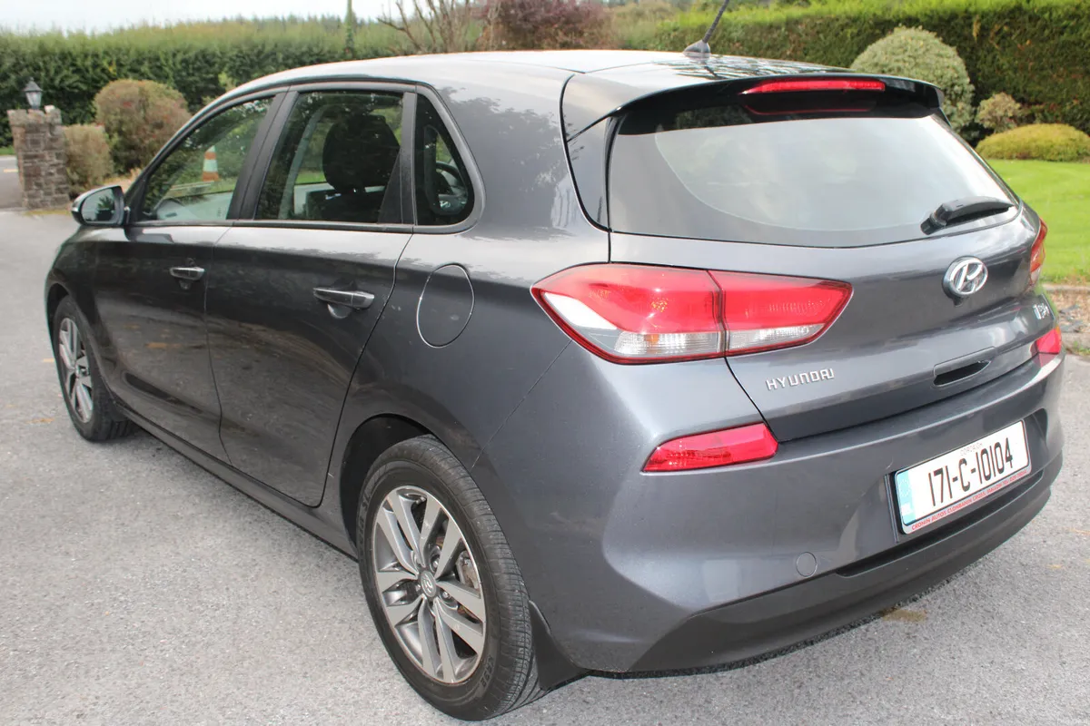 2017 HYUNDAI i30 DELUXE 1.6 CRDI - Image 4