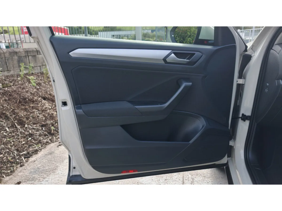 Volkswagen T-Roc SPECIAL EDITION 75 - VERY LOW MIL - Image 3