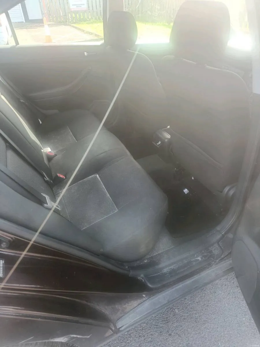 07 Toyota Avensis - Image 5