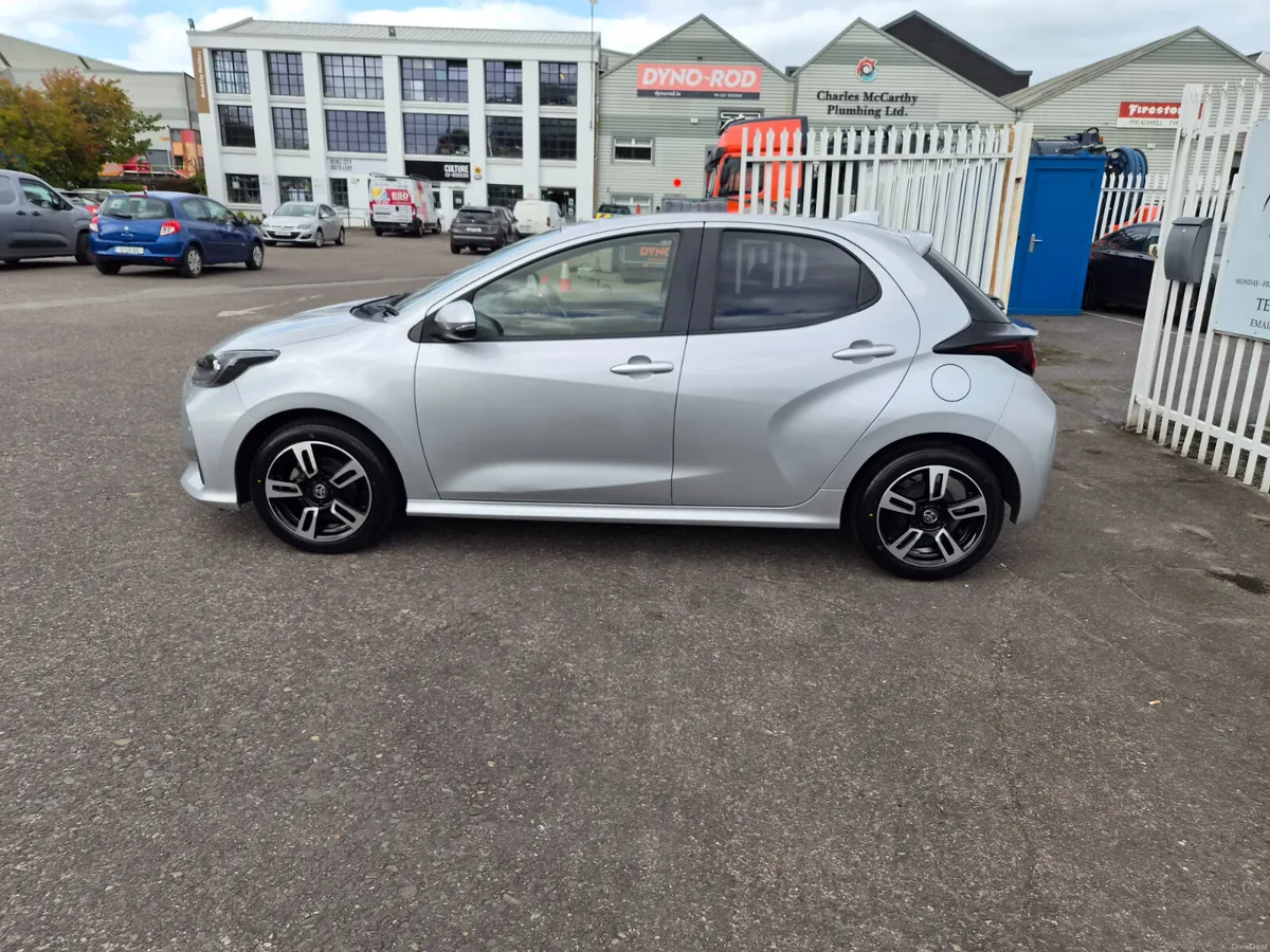 Toyota Yaris 1.5 Self Charging Hybrid Automatic - Image 4