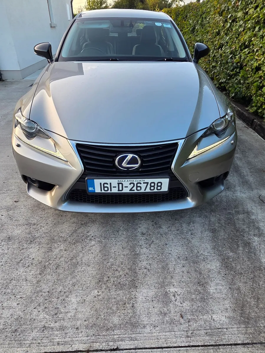Lexus IS300h - Image 5
