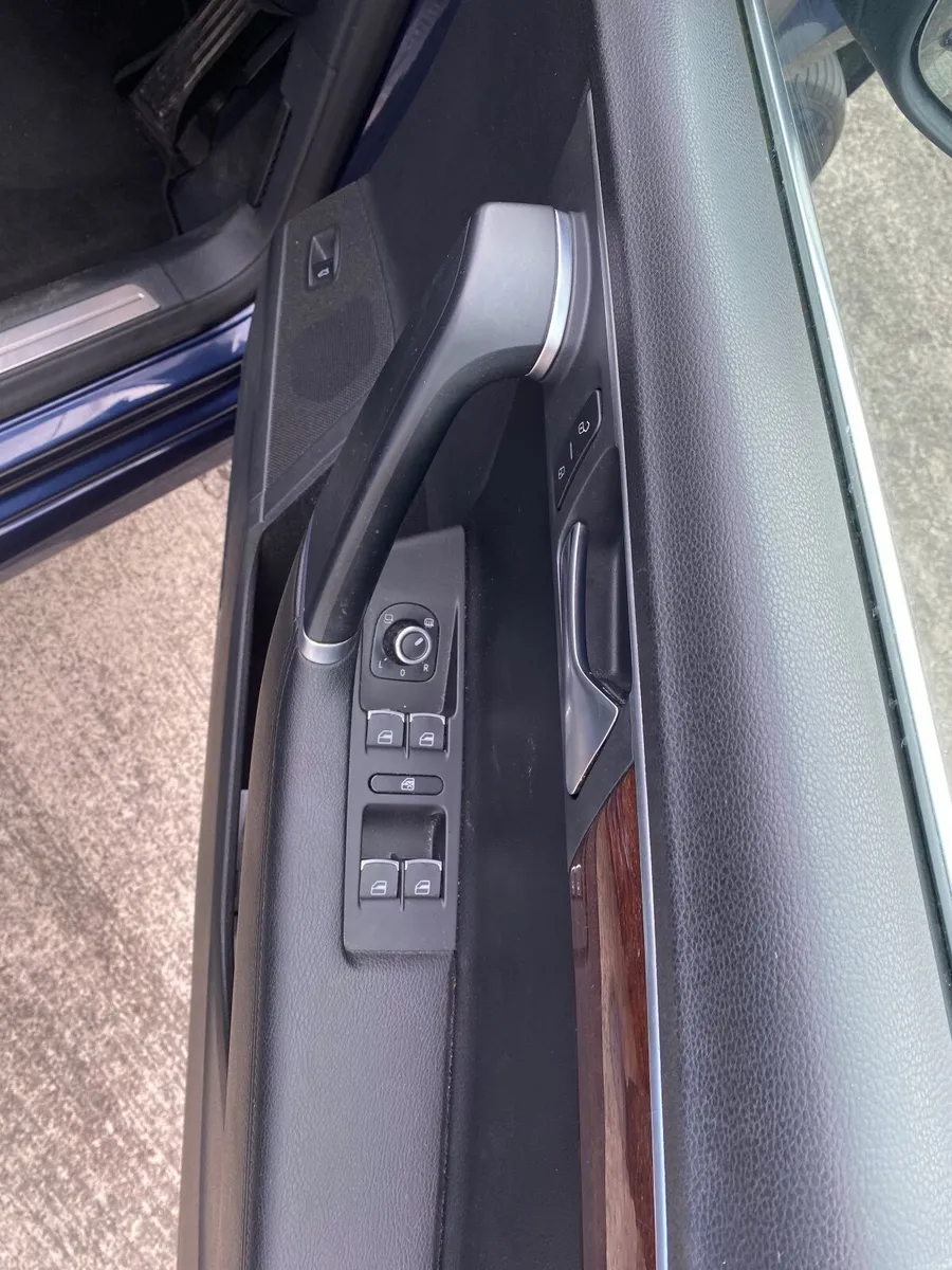 Volkswagen Passat 2011 - Image 4