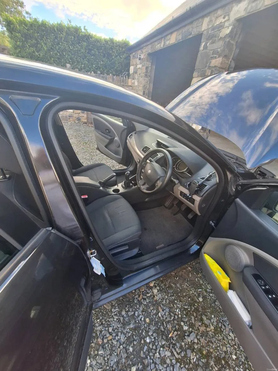 Renault Fluence 2011 - Image 2