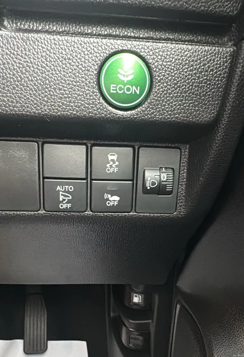 HONDA FIT 2015 LOW MILEAGE HIGH SPECS - Image 6
