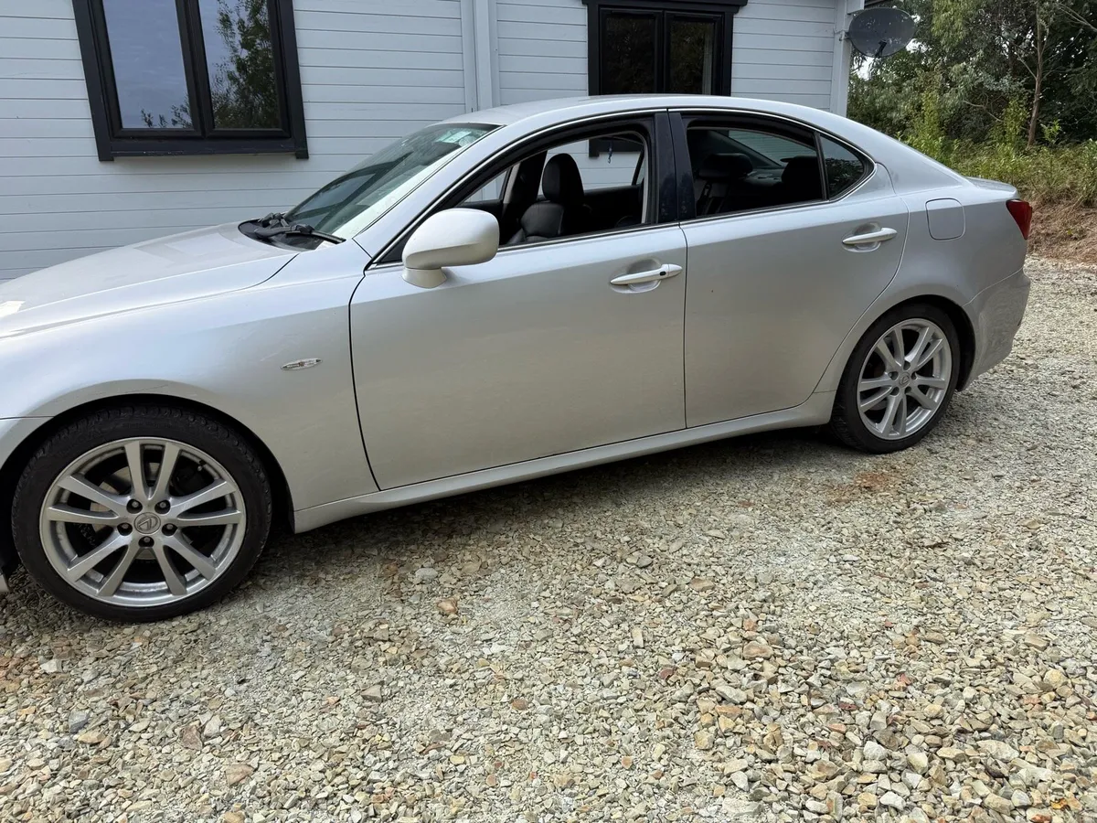 Lexus IS250 - Image 4