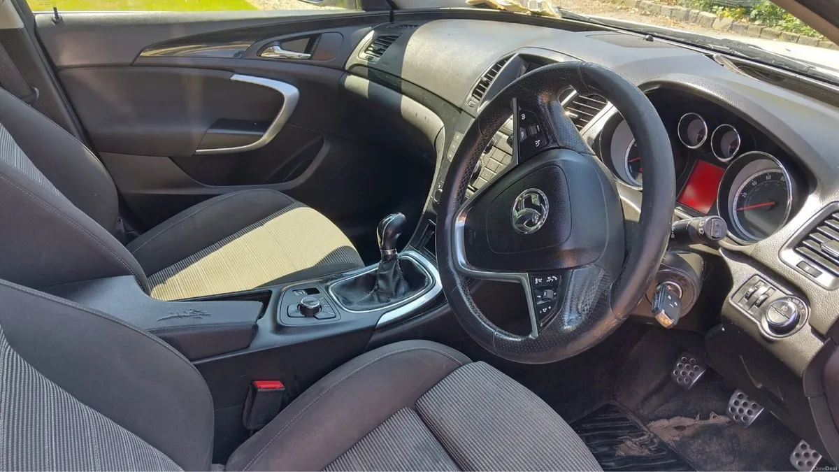 Insignia Sri - Image 4