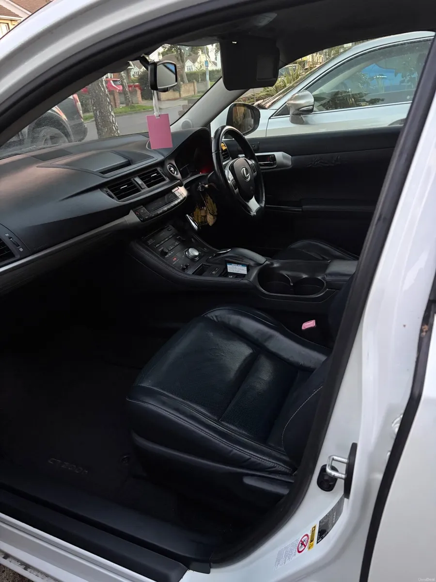 Lexus CT 2011 - Image 4