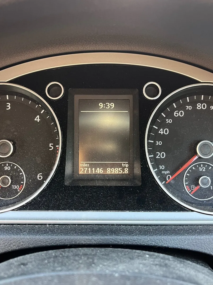 Volkswagen Passat 2011 - Image 4